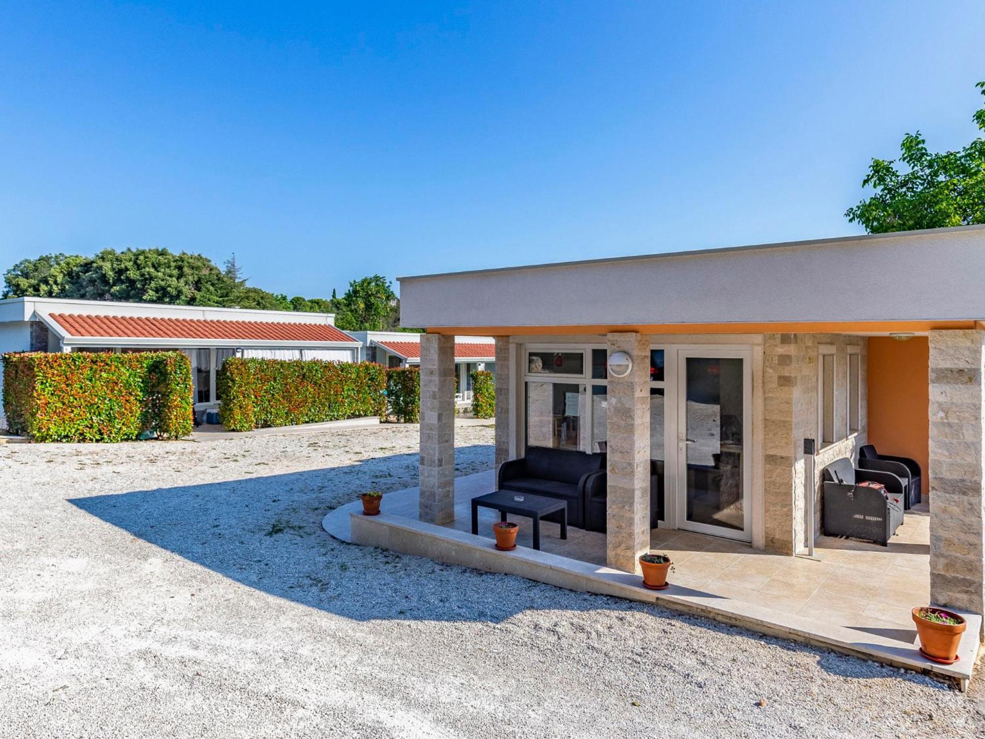 Superior-6 By Interhome Pula