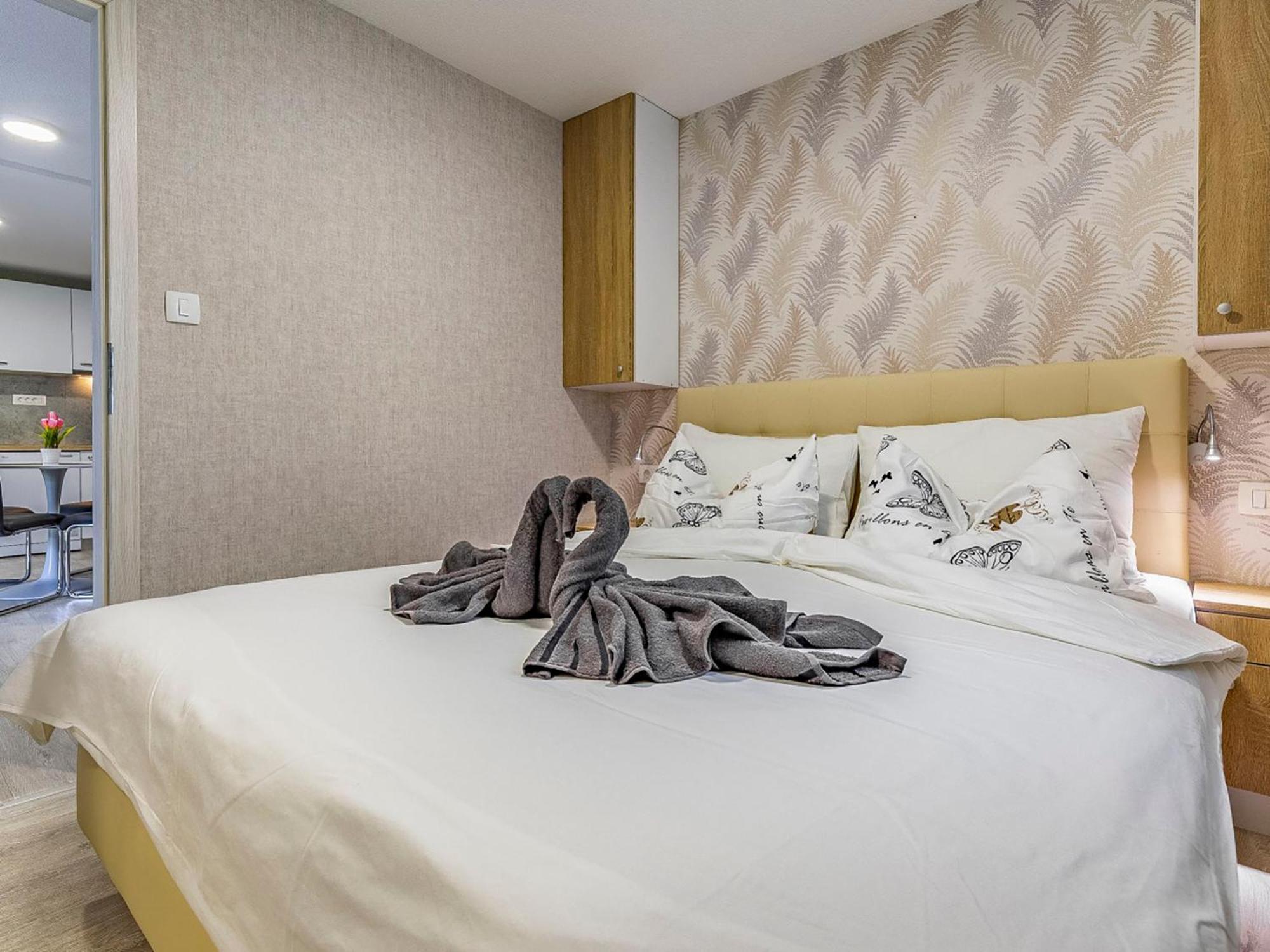 Superior-6 By Interhome * Pula