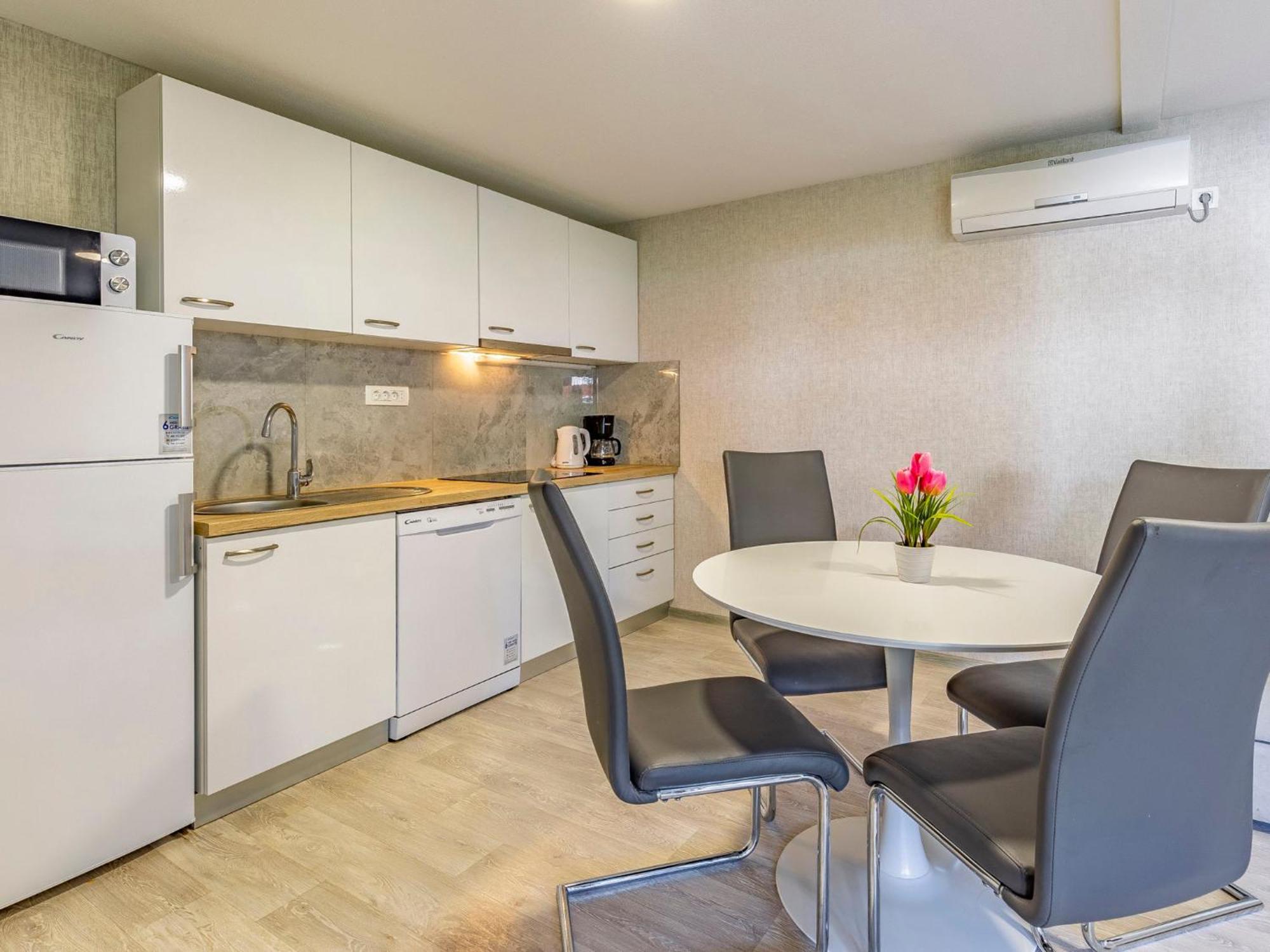 Superior-6 By Interhome *
